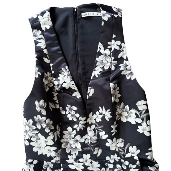 Alice + Olivia Dress Tanner in Southern Bloom Black White 6 - Picture 4 of 8